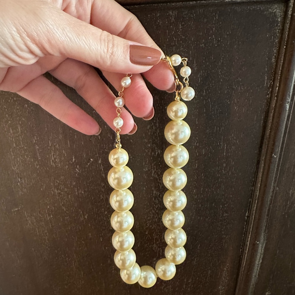 Elegant Gold and Pearl choker